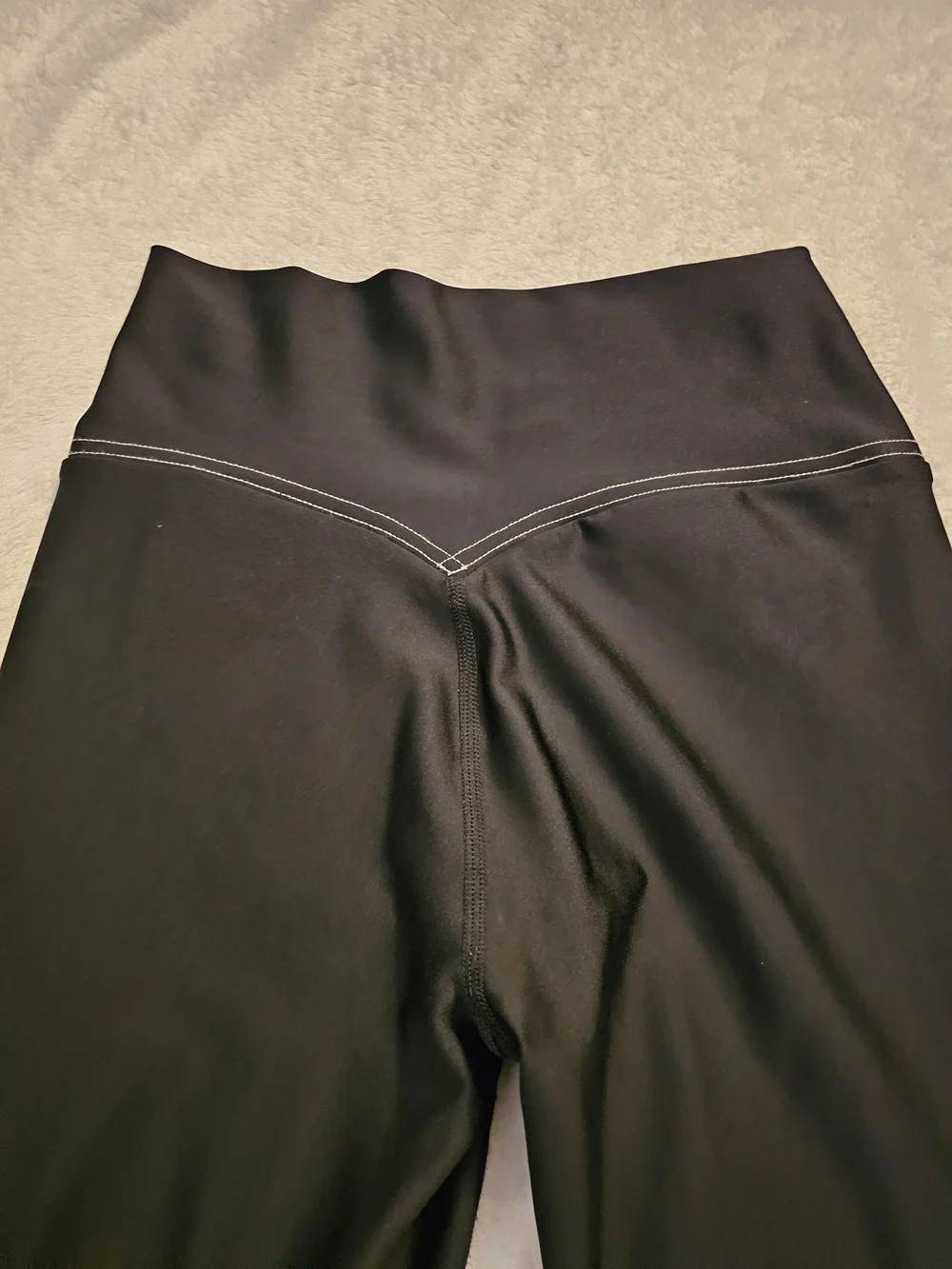 ALO Yoga Black Leggings with White Contrast Stitching